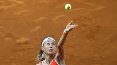 Derby českých tenistek v Madridu ovládla Bouzková. Postupuje i Muchová