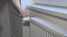 Je čas na fixaci energií, radí ekonom. Ostře zkritizoval předražené obchody