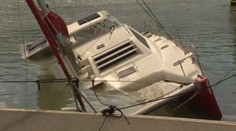Tsunami po výbuchu sopky zasáhlo Nový Zéland. Potopilo několik lodí