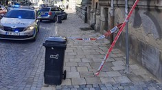 V Jihlavě spadl kus domu a zranil dítě. Záchranáři ho převezli do nemocnice