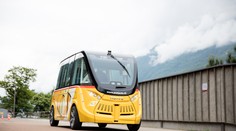 První autobus bez řidiče! Už jezdí po silnicích ve Švýcarsku