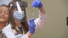POZOR! Vakcína před koronavirem neochrání, chytit ho můžete i po očkování