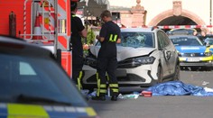 Do davu lidí v Lipsku narazilo auto. Dva mrtví a přes 20 zraněných