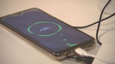 Británie pracuje na nové technologii. Díky ní by se mobily téměř nenabíjely