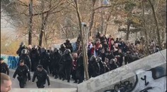 VIDEO: Fanoušci Slavie pochodovali na Letnou. V akci byl i vrtulník