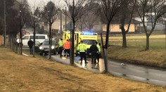 Tragická nehoda u Prahy: Auto srazilo chodce. Zraněním podlehl