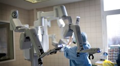 Roboti brzy nahradí chirurgy! Stroj poprvé operoval bez pomoci lidí
