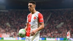 Je to oficiální. Obránce Bah končí ve Slavii, podepsal v Benfice