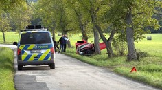 Smrtelná nehoda na Berounsku. Řidič srazil chodkyni, na místě zemřela