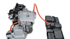 Konec fóbie že vám dojdou baterky: benzín nepohání kola, ale elektromotor