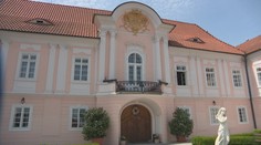 Exkluzivní prohlídka zámku Hrádek. Podívejte se na místa, kam se člověk běžně nedostane