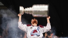 Bizár v NHL. Vítěz se málem nedočkal, Stanley Cup odvezli k sousedům