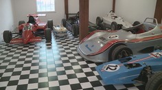 Unikátní sbírka: Nadšenec má formuli i pro 130kilového řidiče!