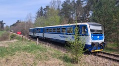 Horor na železnici. Kousek od sebe zemřeli dva lidé, jeden ani nereagoval na houkání