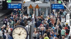 Němci využili nabídky ušetřit za benzín. V celé zemi propukl dopravní chaos