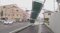 VIDEO: Silný tajfun Tapah devastuje Japonsko