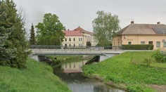 Děti do řeky na Rychnovsku měla hodit matka, pak sama skočila. Hrozí jí doživotí