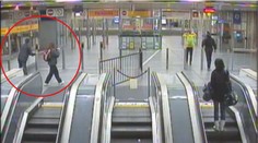 Drsné VIDEO z metra: Vzteklý invalida vzal hůl a mlátil kolem sebe jako šílenec