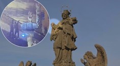 Opilci kvůli fotce šplhali po vzácné soše, ulomili ruku. Hrozí jim vězení