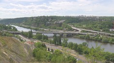 Začínají opravy Barrandovského mostu. Řidiči se mají připravit na kolony