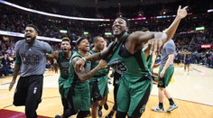 LeBronova třicítka byla málo, Boston udeřil v poslední vteřině