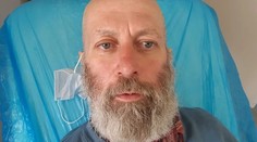 Pomozte vyřešit záhadu. Nikdo neví, kdo je tento muž. Málo mluví, na policisty syčel