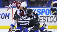 Číslo 68 nosí smutný silák. Jak se žije rozhodčím v NHL?