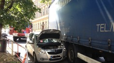 Řidička po nehodě zamkla auto a utekla, policistům tvrdila, že je farářka a spěchala na svatbu!