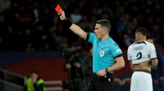 Kdo je kat Česka? Zničil fotbal, pronesl kdysi o sudím Kovácsovi slavný Xavi