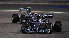 ON-LINE: Velkou cenu Bahrajnu F1 vyhrál Hamilton! Stačil mu jen Rosberg