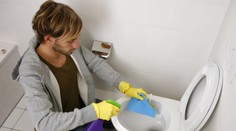 Trápí vás v záchodě vodní kámen? TRIK, jak se ho zbavit rychle a levně!