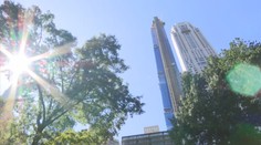 Na Manhattanu staví nejvyšší bytový dům! Prohlédněte si luxusní interiéry