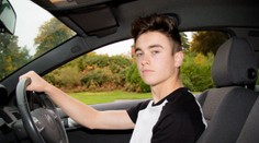 Školák (14) se projížděl v audi, při úprku před hlídkou naboural!