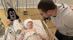 První fotografie po operaci: Vážně nemocný Martínek má zákrok za sebou