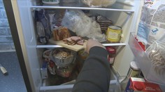 Pohovka místo jídelního stolu. Češi radikálně mění návyky ve stravování