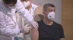 Česko začalo očkovat proti covidu-19. První vakcínu dostal premiér Babiš