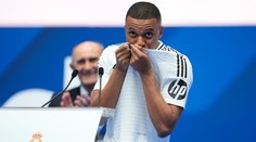 Mbappého přivítal vyprodaný stadion. Za tento dres položím život, slíbil