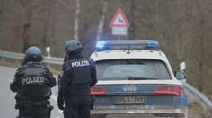 Podezřelí u sebe měli celý arzenál. Nová fakta o vraždě dvou německých policistů