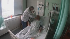 Lidé mohou navštěvovat příbuzné v nemocnicích. Platí ale přísná opatření