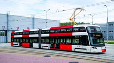 Praha z legrace představila dvoupatrové tramvaje. U lidí si pořádně naběhla