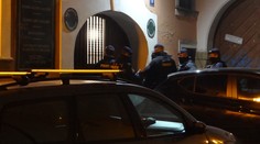 Nelegální párty v Praze: Ministr Blatný volá po příkladném potrestání