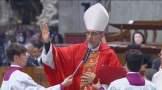 Vatikán dokončuje poslední přípravy před konkláve. Kardinálové jsou už v Římě