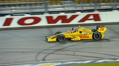 Jedna velká zatáčka a 300 km/h: IndyCar pojede na nejkratší dráze