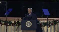 Biden prožívá poslední dny v úřadu. Naposledy rozsvítil vánoční stromeček