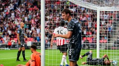 Internet baví komický gól z nizozemské ligy. Selhali tři hráči za sebou