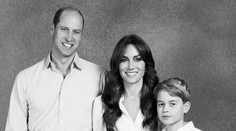 Kate a William zveřejnili vánoční portrét. Charlotte je kopií zesnulé královny!