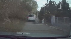 Zběsilá honička s audinou: Protisměr i lávka pro pěší. Policie hledá poškozené