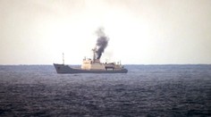 Ve Středozemním moři hořela ruská špionážní loď. Pomoc od NATO nechtěla