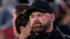 Nadávky sudímu a nakopnutá láhev. Rooney schytal mastnou pokutu