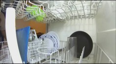 VIDEO: To jste ještě neviděli! Tohle se děje v myčce po zavření dveří